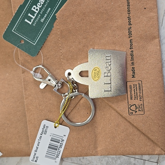 NWT L.L. Bean Boat And Tote Charm Key Chain And Be An Outsider Sticker - Picture 7 of 10